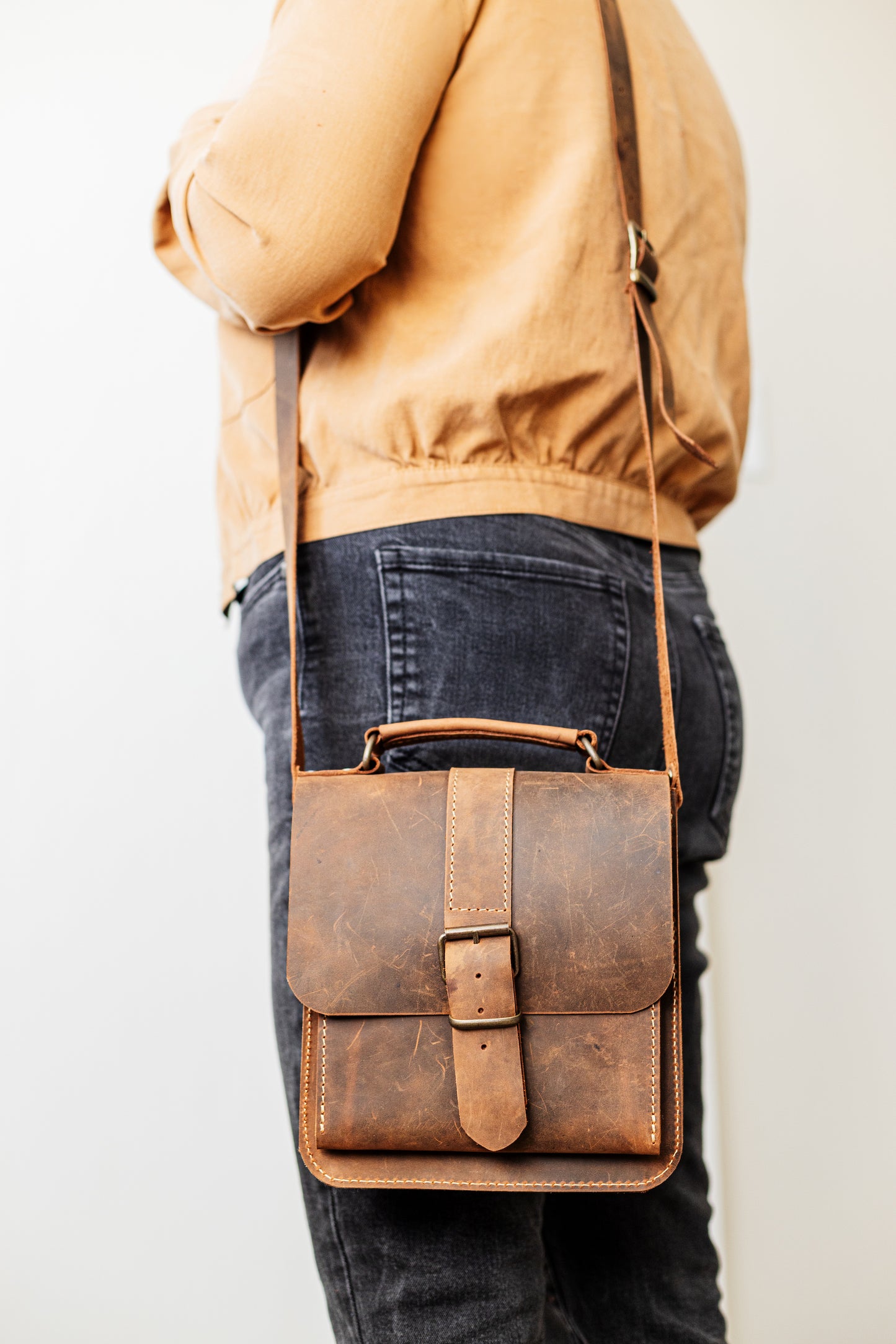 Belt Strap Crazy Horse Square Messenger Bag Rustic Brown