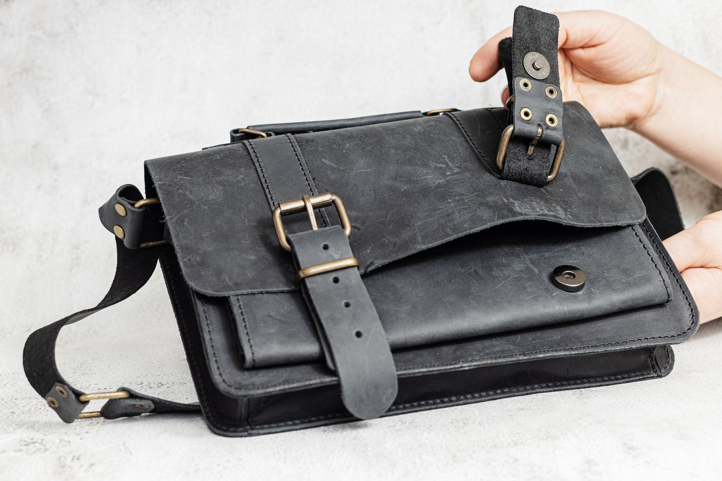 Belt Strap Crazy Horse Black Messenger Bag