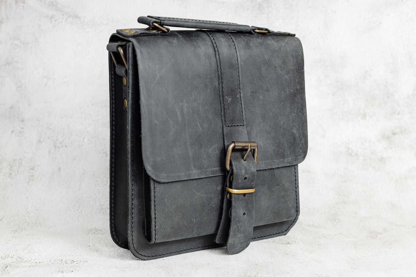 Belt Strap Crazy Horse Square Messenger Bag Black